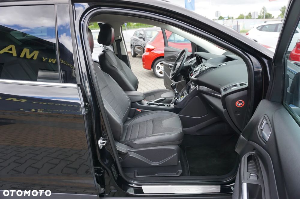 Ford Kuga 2.0 TDCi 2x4 Titanium - 26
