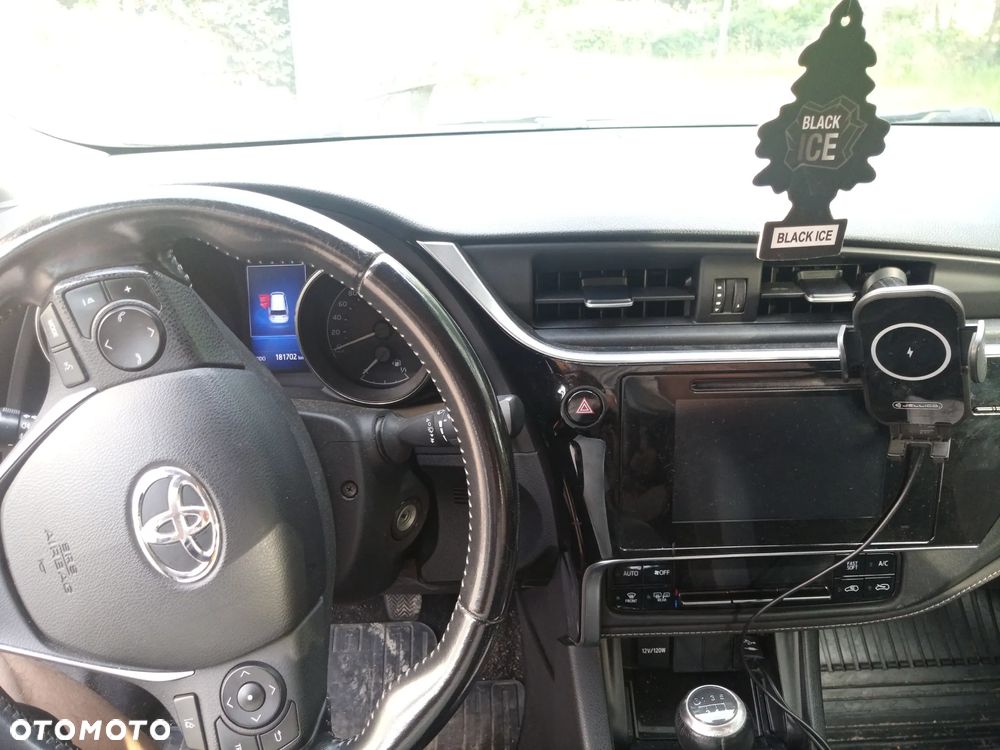 Toyota Auris 1.6 Premium - 5