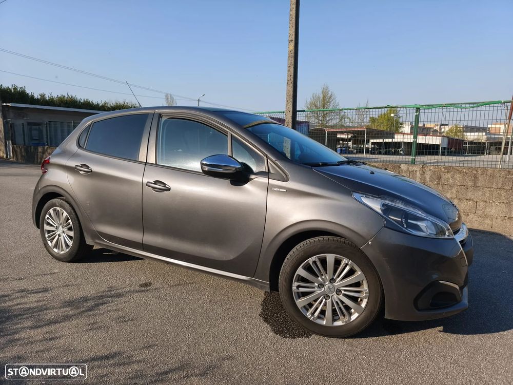 Peugeot 208 2017 photo 3