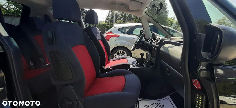 Peugeot 1007 - 10