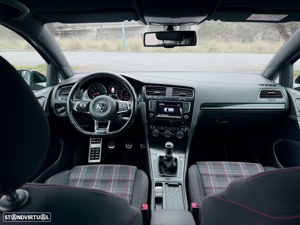 VW Golf GTI BlueMotion - 12