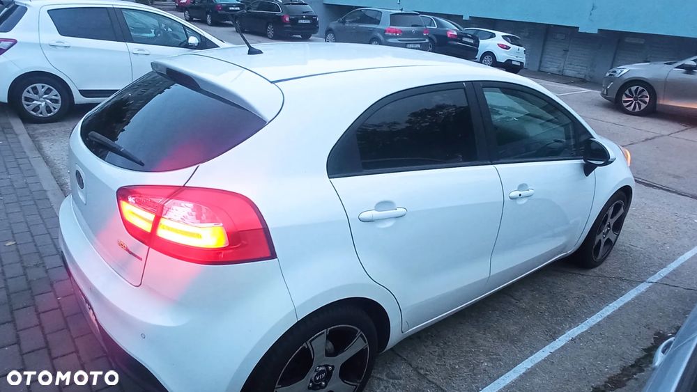 Kia Rio - 4