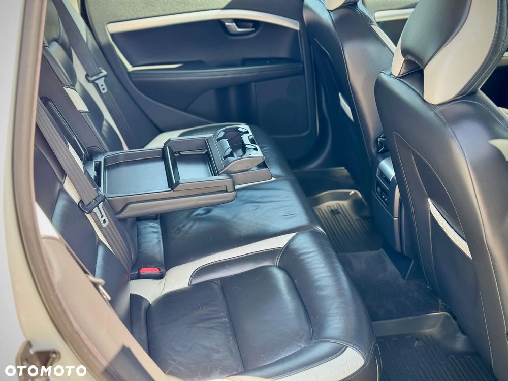 Volvo V70 2.5T R-Design Summum - 36