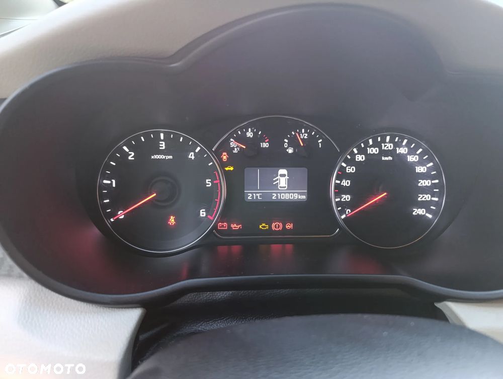 Kia Carens - 28