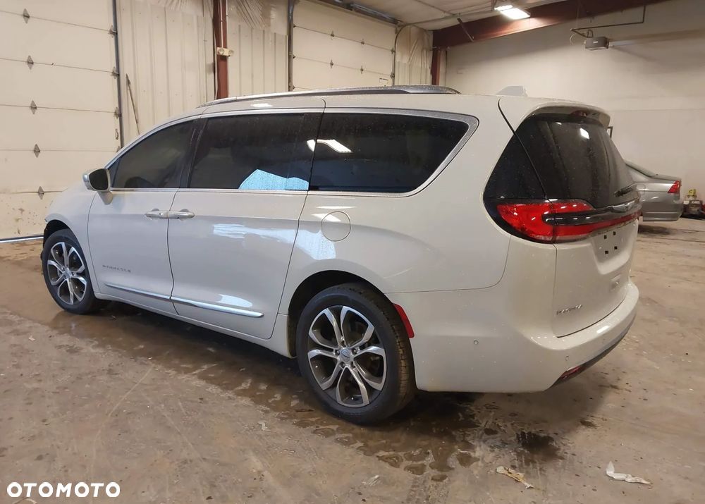 Chrysler Pacifica - 1