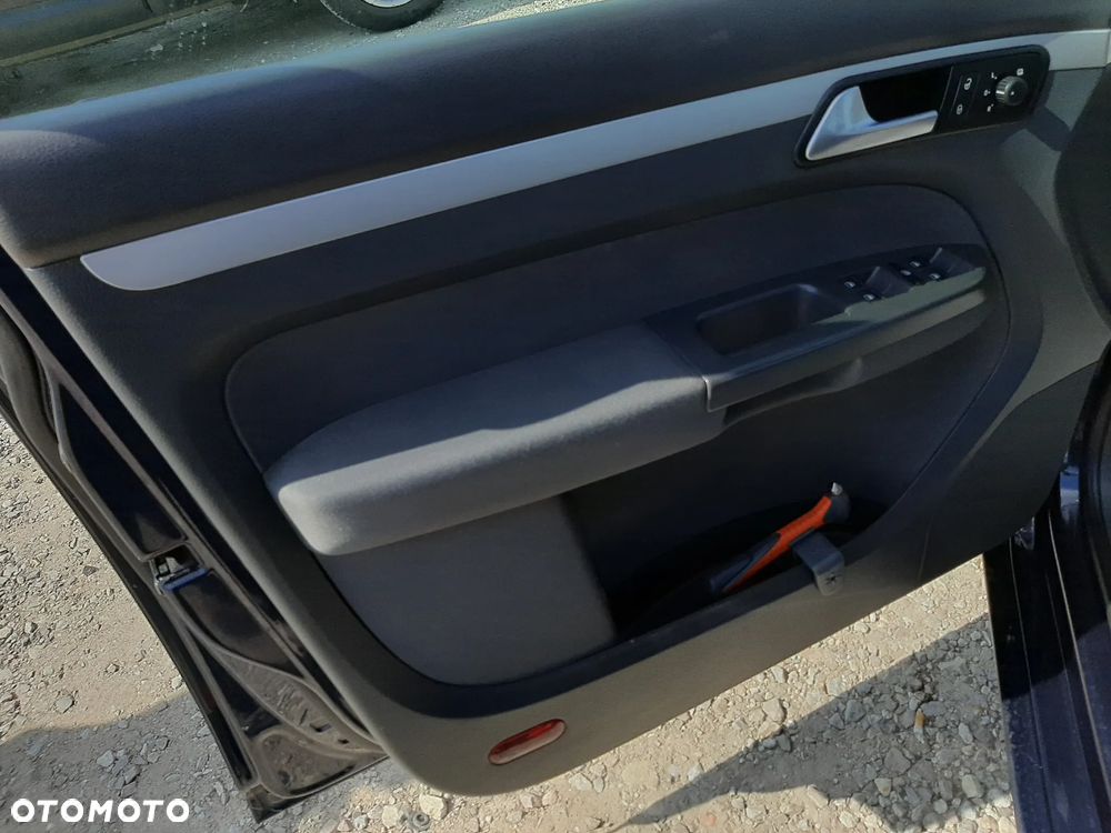 Volkswagen Touran - 16