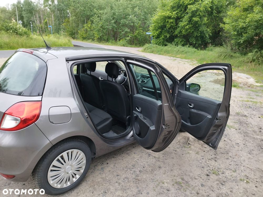 Renault Clio 1.2 16V Expression - 11