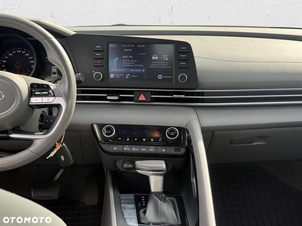 Hyundai Elantra 1.6 Smart CVT - 19