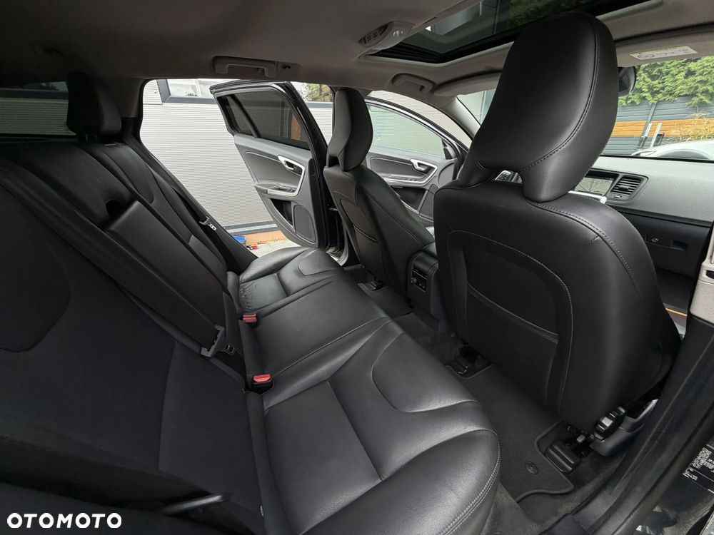 Volvo V60 D4 Geartronic Momentum - 17
