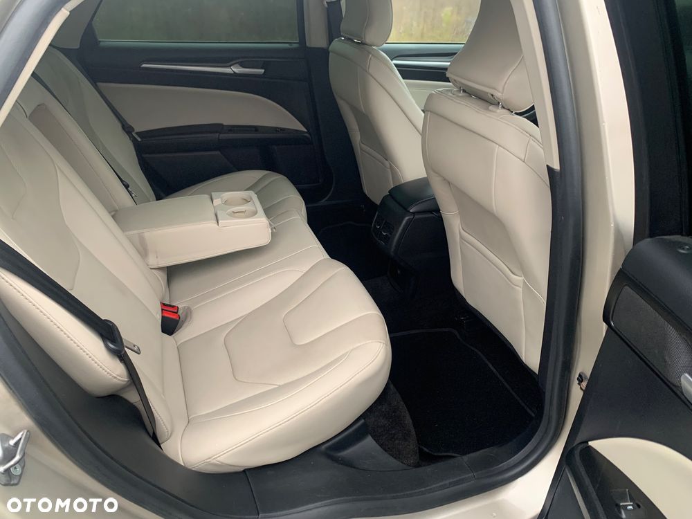 Ford Mondeo 2.0 EcoBoost Titanium - 19