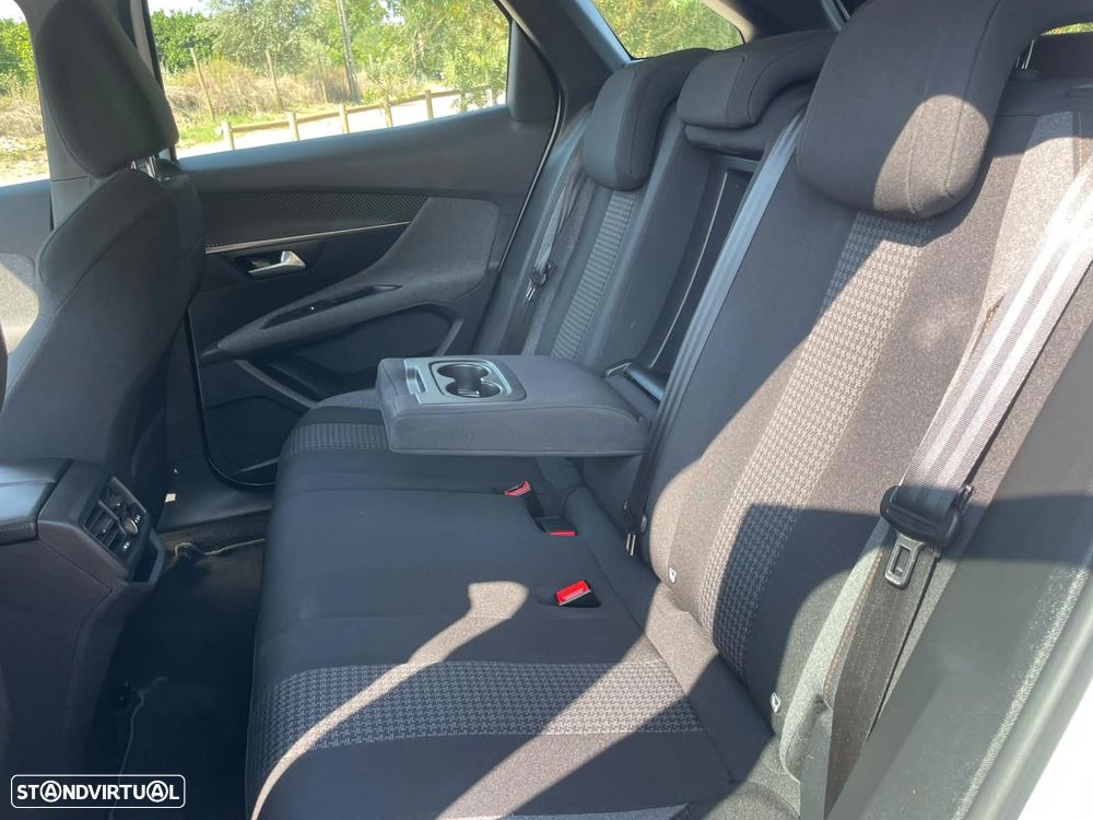 Peugeot 3008 PureTech 130 Stop & Start GPF EAT8 Allure - 25