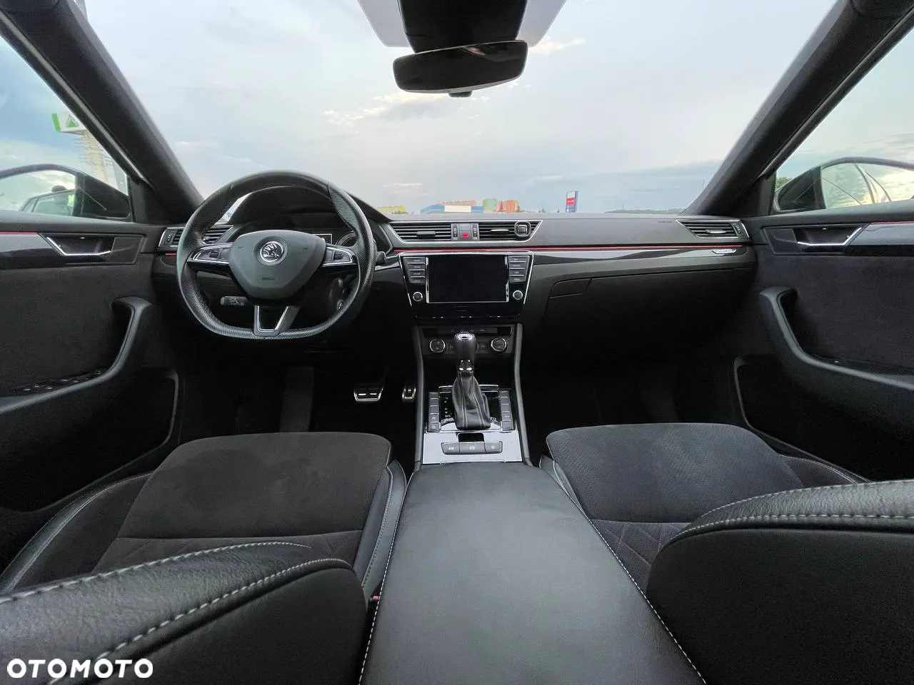 Skoda Superb Combi 2.0 TDI DSG Sportline - 14