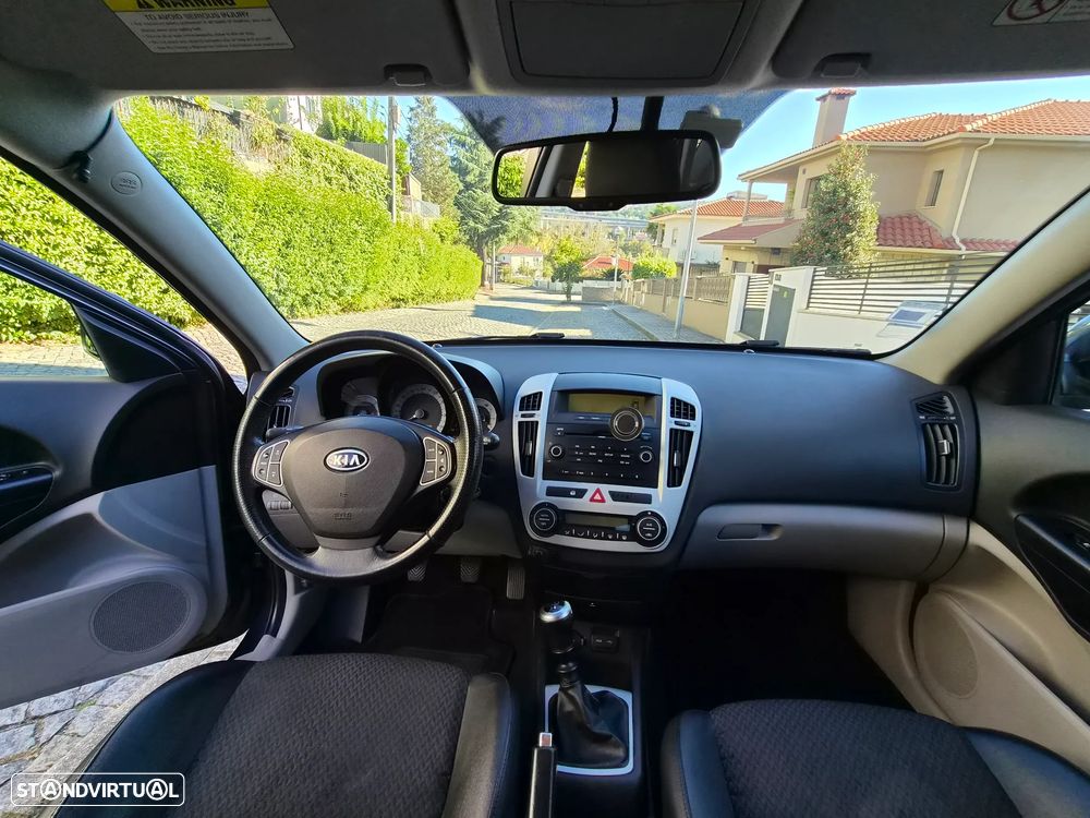 Kia Ceed - 13
