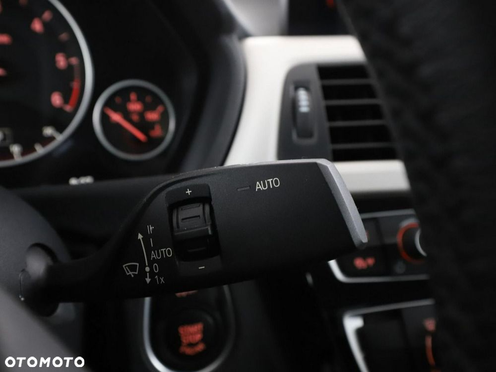 BMW Seria 3 318d Advantage - 32