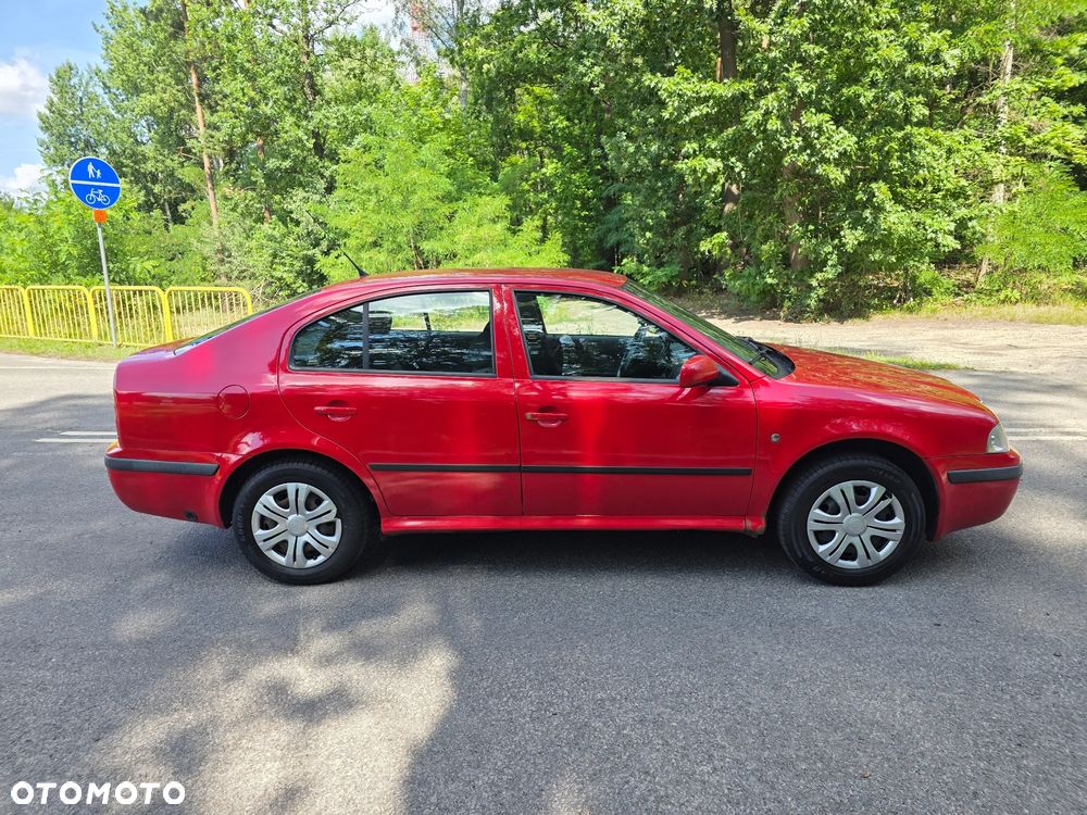 Skoda Octavia 1.6 Ambiente - 10