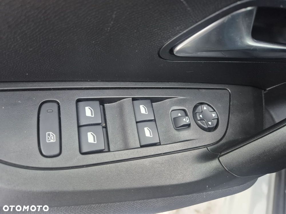 Peugeot 2008 1.2 PureTech Allure Pack S&S - 9