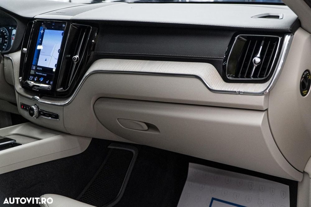 Volvo XC 60 B4 MHEV AT8 AWD Momentum Pro - 21