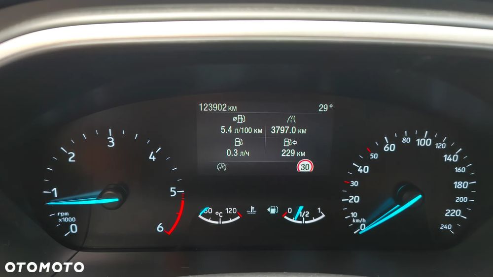 Ford Focus 1.5 TDCi SYNC Edition - 16