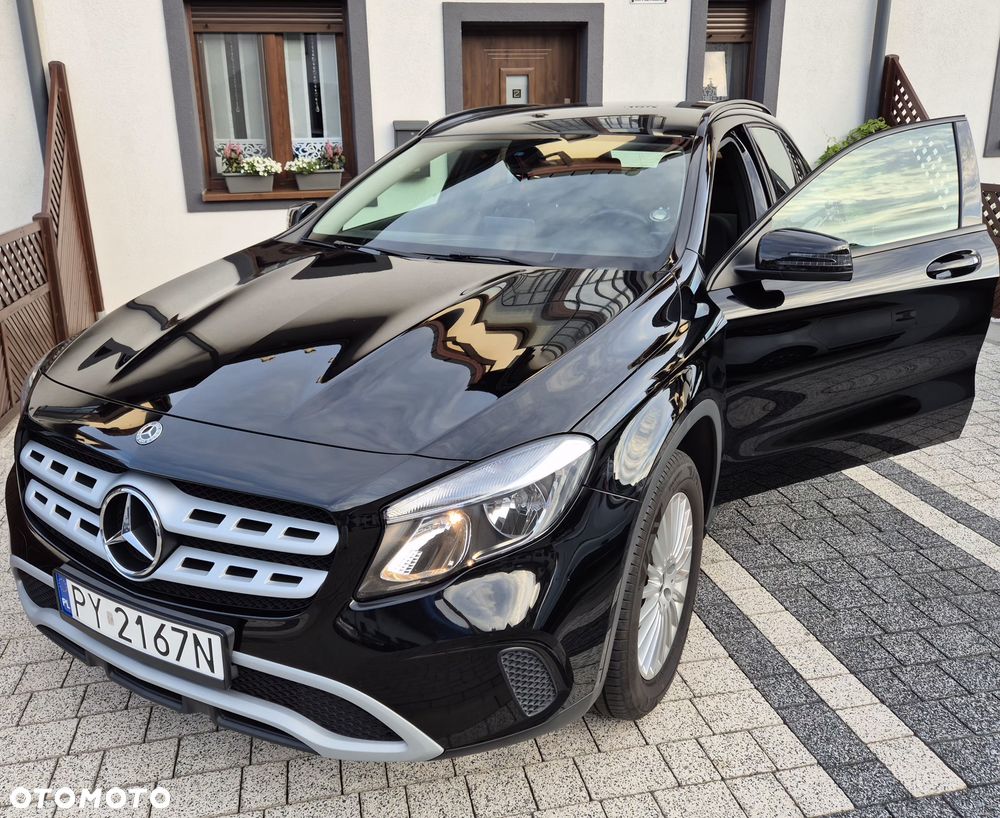 Mercedes-Benz GLA 180 - 1