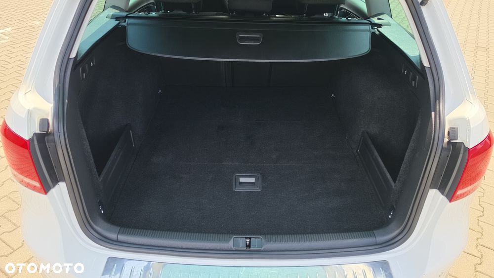 Volkswagen Passat 2.0 TDI Highline - 16