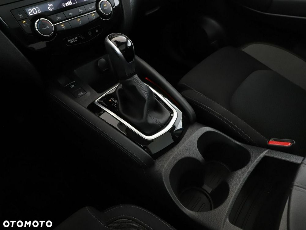 Nissan Qashqai 1.3 DIG-T DCT N-CONNECTA - 28