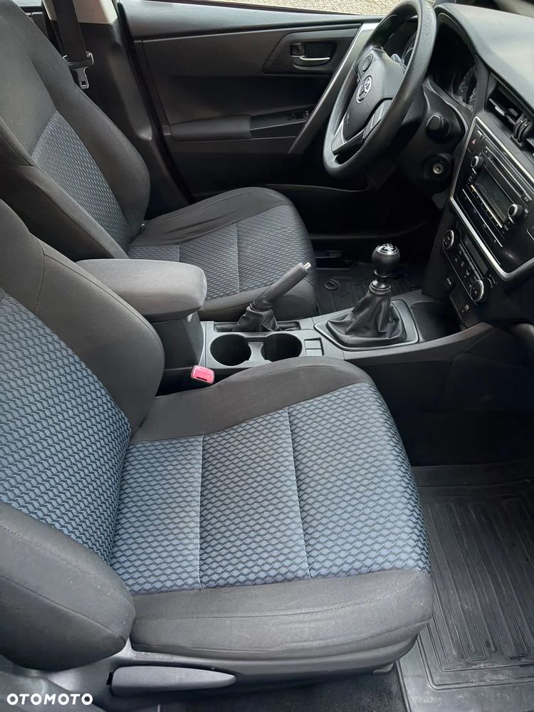 Toyota Auris 2015 photo 5