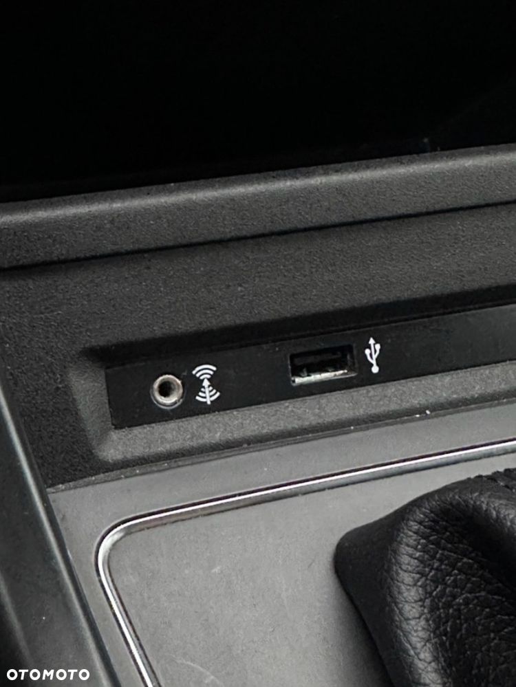 Volkswagen Touran 1.4 TSI BMT Highline DSG - 20