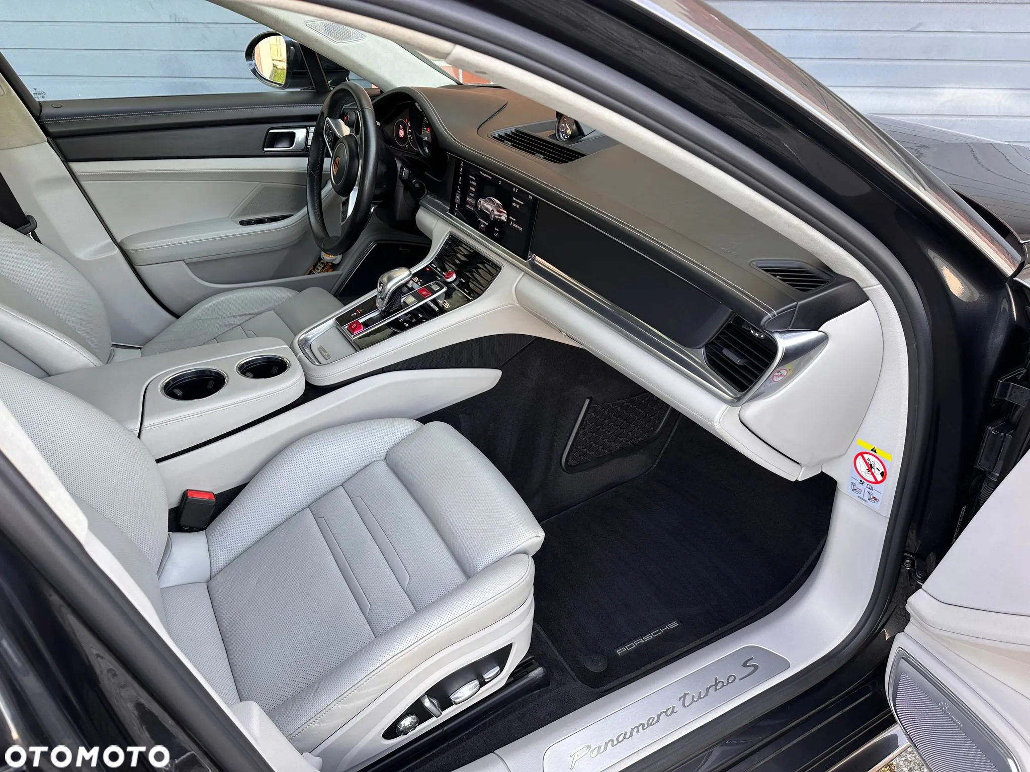 Porsche Panamera - 18