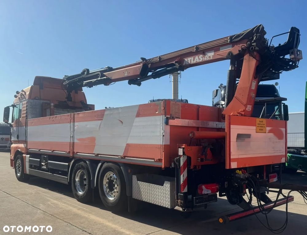 MAN TGX 26.480 • HDS Atlas 145.2 •Oś podnoszona i skrętna 426 tys. km - Zestaw z przyczepą Schwarzmüller Oś przednia – resory piórowe, tylna – pneumatyka • - 8