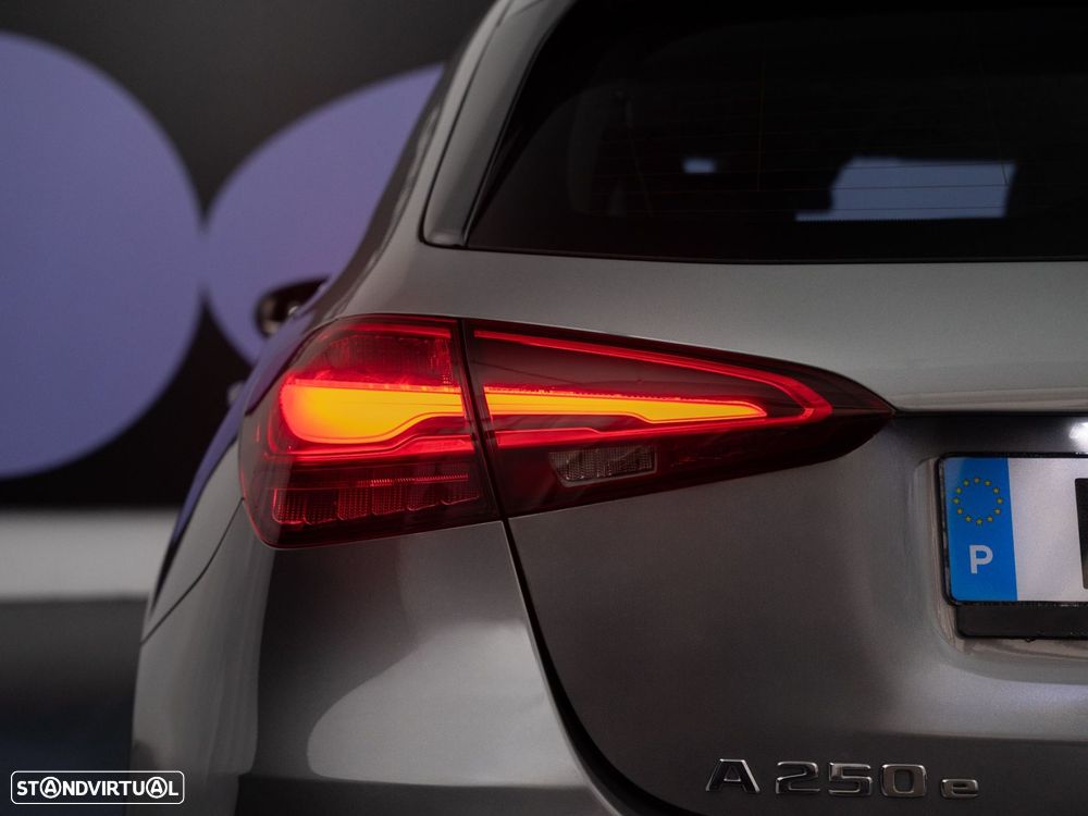 Mercedes-Benz A 250 e - 11
