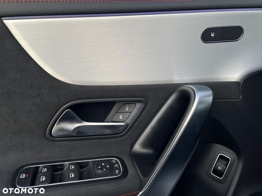 Mercedes-Benz CLA - 13