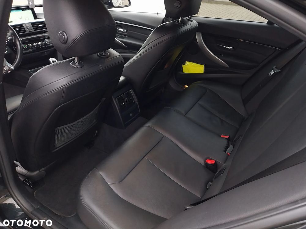 BMW Seria 3 320d Edition M Sport Shadow - 22