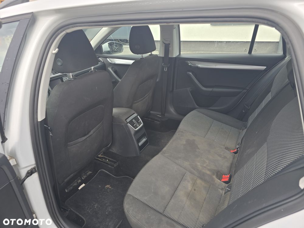 Skoda Octavia 1.6 TDI DPF Ambition - 10