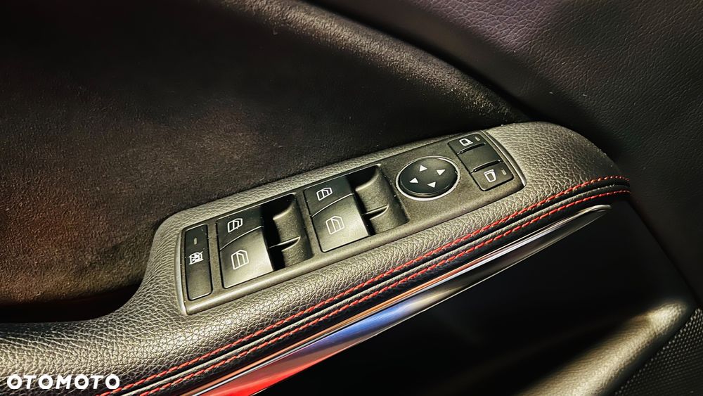 Mercedes-Benz GLA 250 4-Matic AMG Line - 11