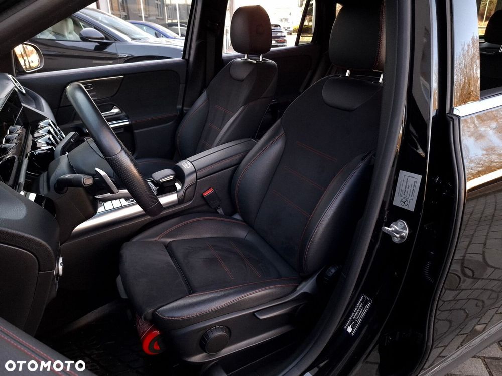 Mercedes-Benz GLA - 12