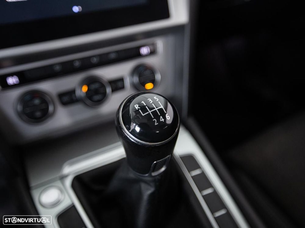 VW Passat Variant 1.6 TDI Confortline - 21