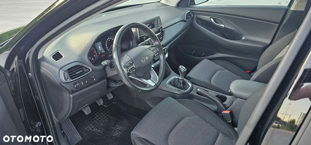 Hyundai i30 1.5 DPI Classic + - 16