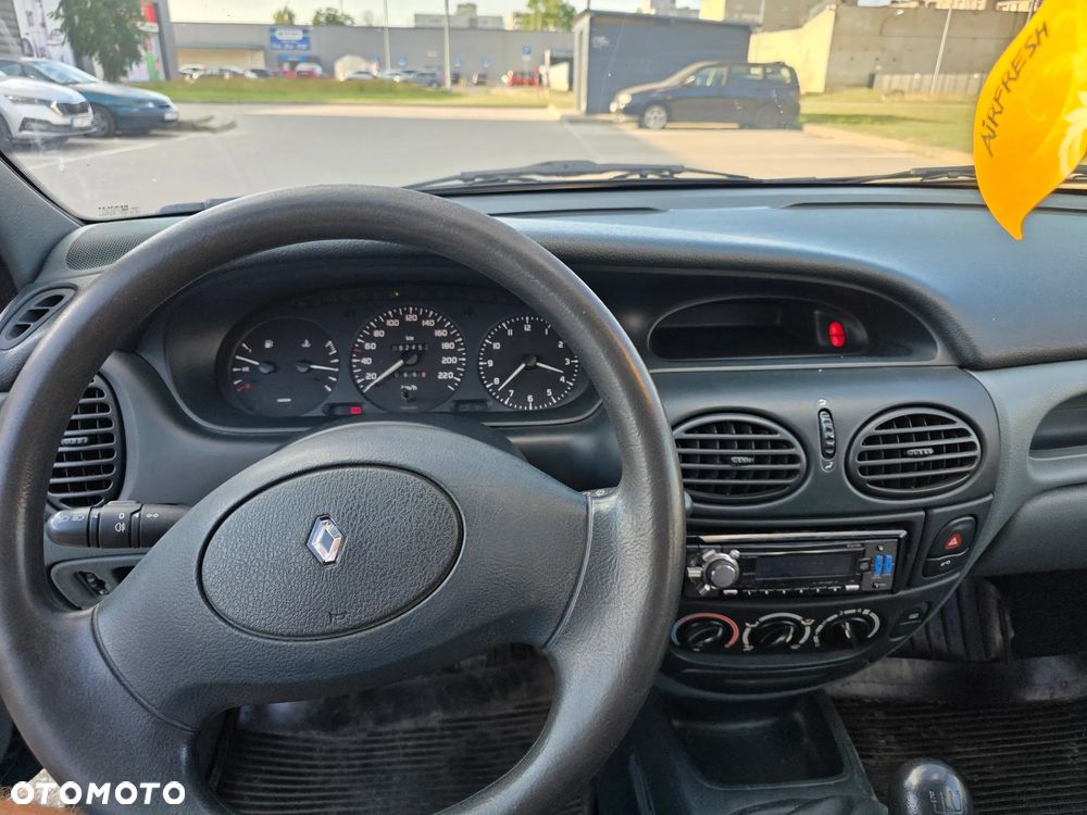 Renault Megane 1.4 RL Eco - 9