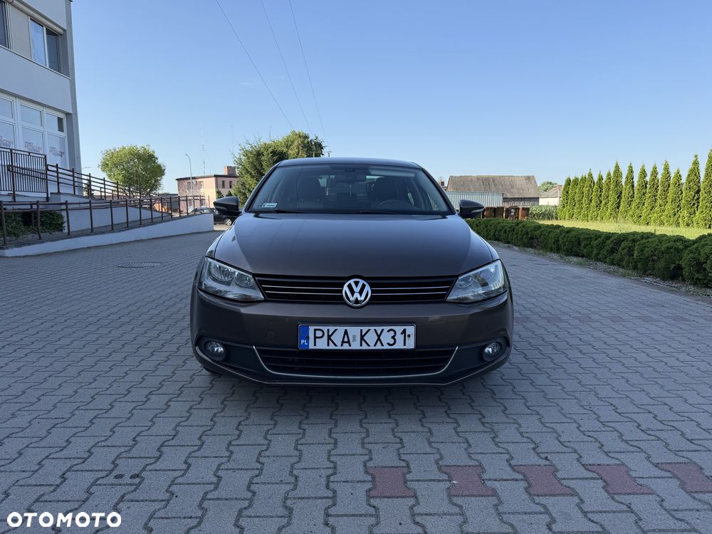Volkswagen Jetta - 2