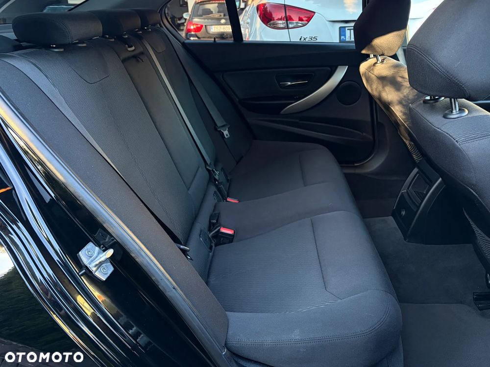 BMW Seria 3 320d - 8