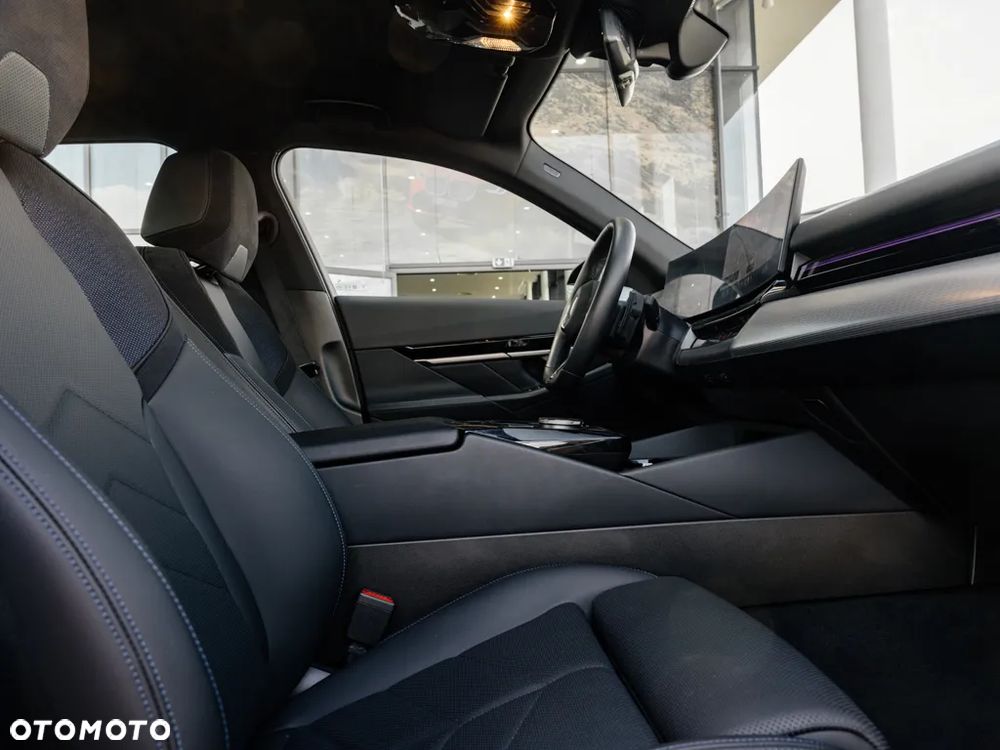 BMW Seria 5 520i - 10