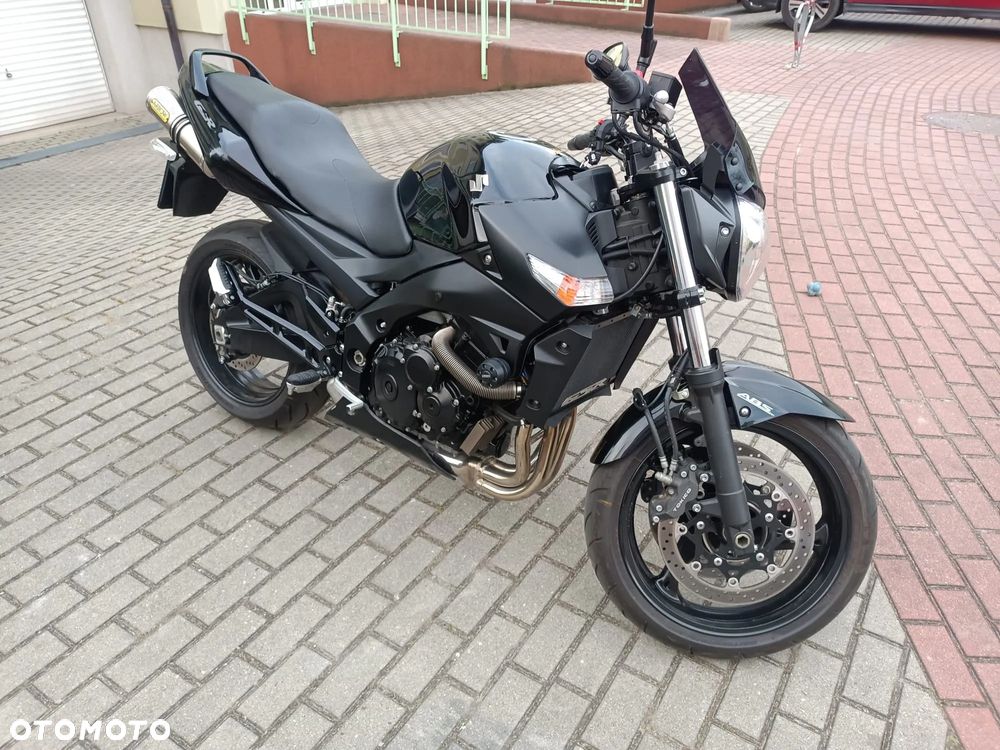 Suzuki GSR - 3