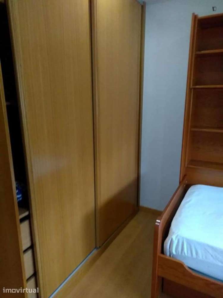 Quarto - localizado em Alto de São João Coimbra - Grande imagem: 4/7