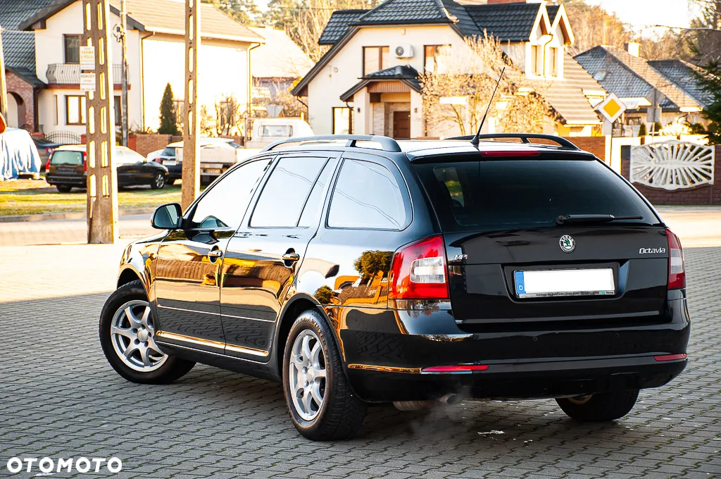 Skoda Octavia 1.6 Combi Tour - 15