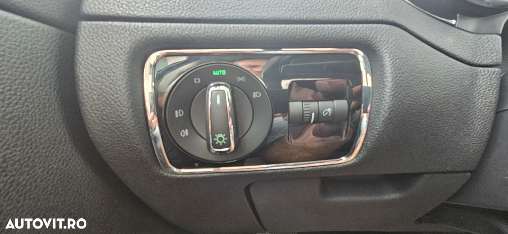 Skoda Superb 2.0 TDI 4X4 Elegance - 10