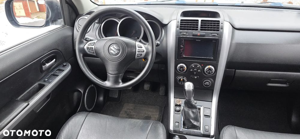 Suzuki Grand Vitara 2.0 Comfort + - 14