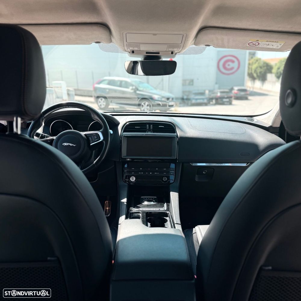 Jaguar F-Pace 2.0 i4D Prestige AWD Aut. - 15