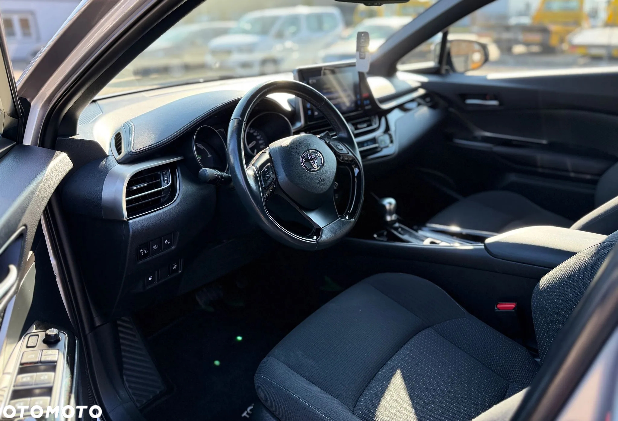 Toyota C-HR 1.8 Hybrid Team Deutschland - 11