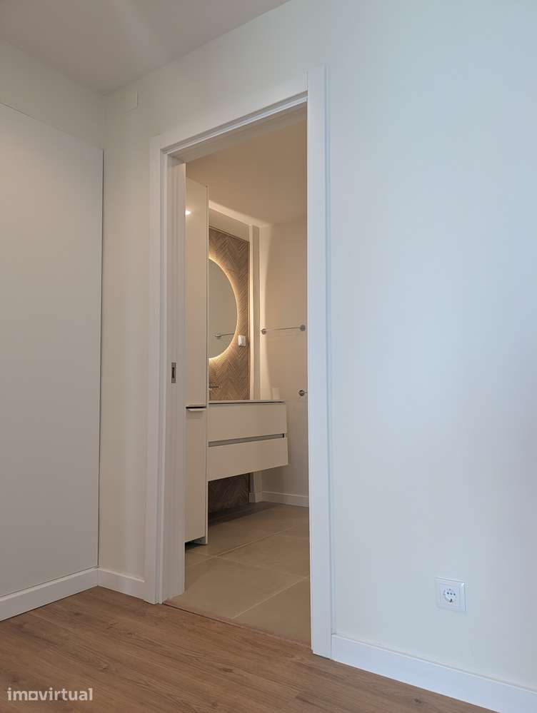 Apartamento T2 totalmente remodelado em Santa Engrácia - Grande imagem: 3/16