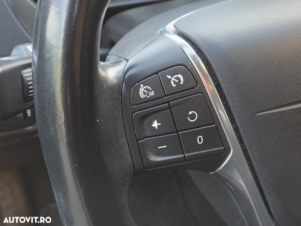 Volvo V40 D2 Momentum - 25